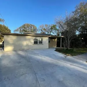 Holiday home Cheerful Minutes From The Airport And Raymond James Stadium!, Tampa
