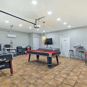 Villa Luxurious With Heated Pool, Theatre, Gym !, Tampa