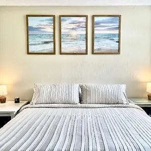 sunset-studio-daytona-beachfront.thedaytonabeachhotels.com/